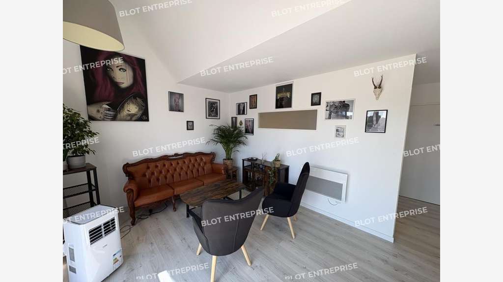 À LOUER - BUREAUX / LOCAL COMMERCIAL - 43 m² - P