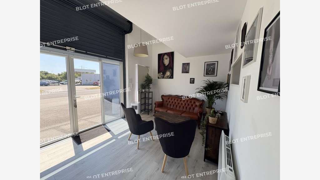 À LOUER - BUREAUX / LOCAL COMMERCIAL - 43 m² - P