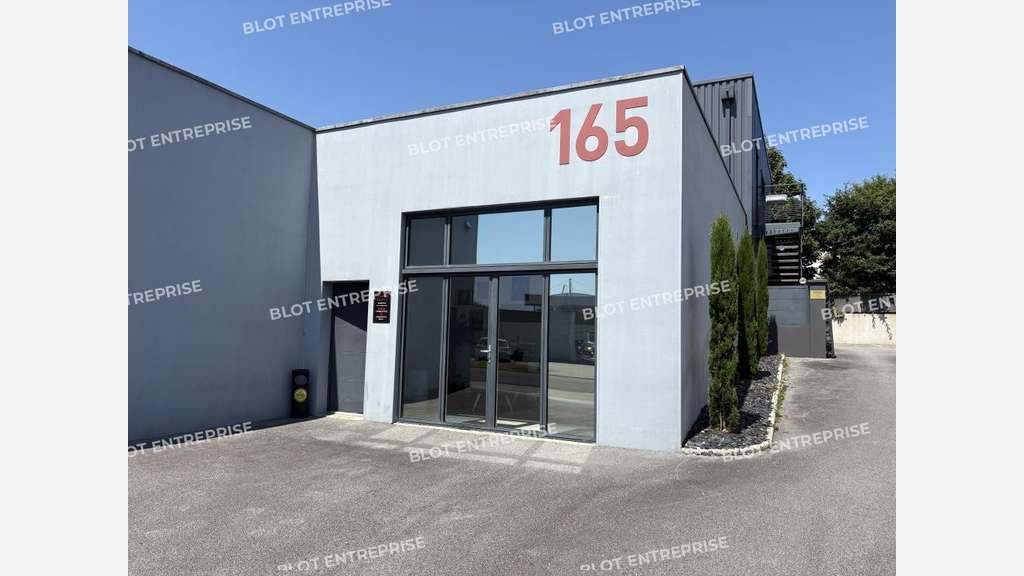 À LOUER - BUREAUX / LOCAL COMMERCIAL - 43 m² - P