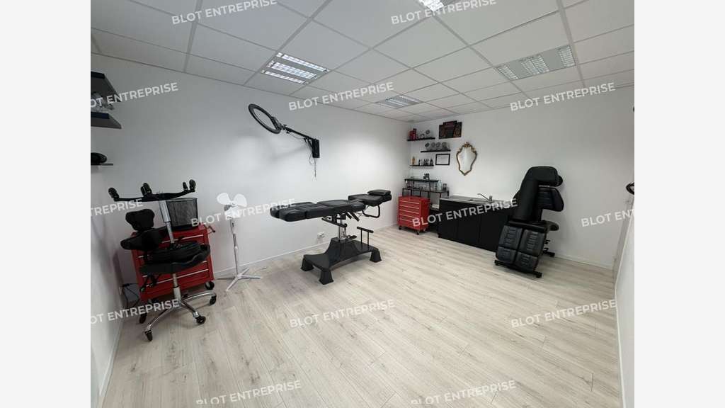 À LOUER - BUREAUX / LOCAL COMMERCIAL - 43 m² - P