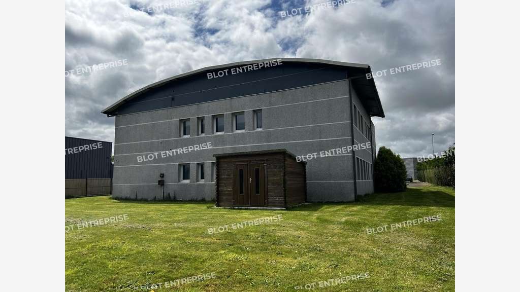 A louer bâtiment de bureaux 380m² à Ploulec'h