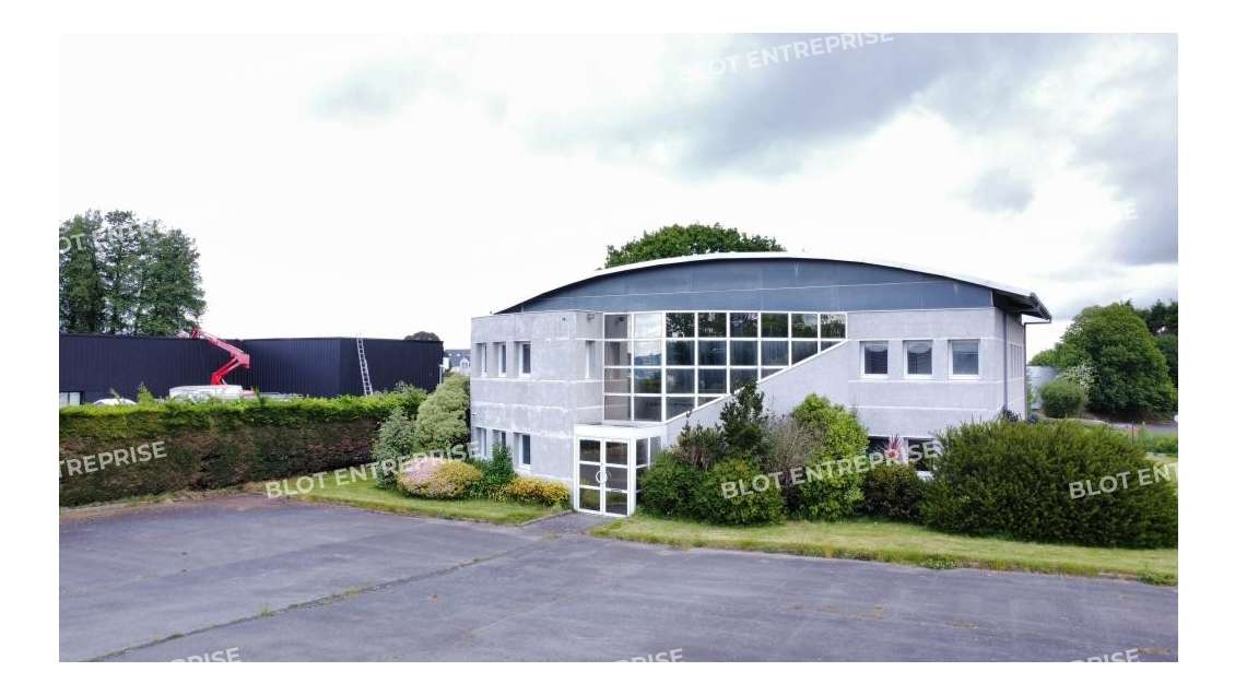 A LOUER : BÂTIMENT INDÉPENDANT DE BUREAUX 380 m² T