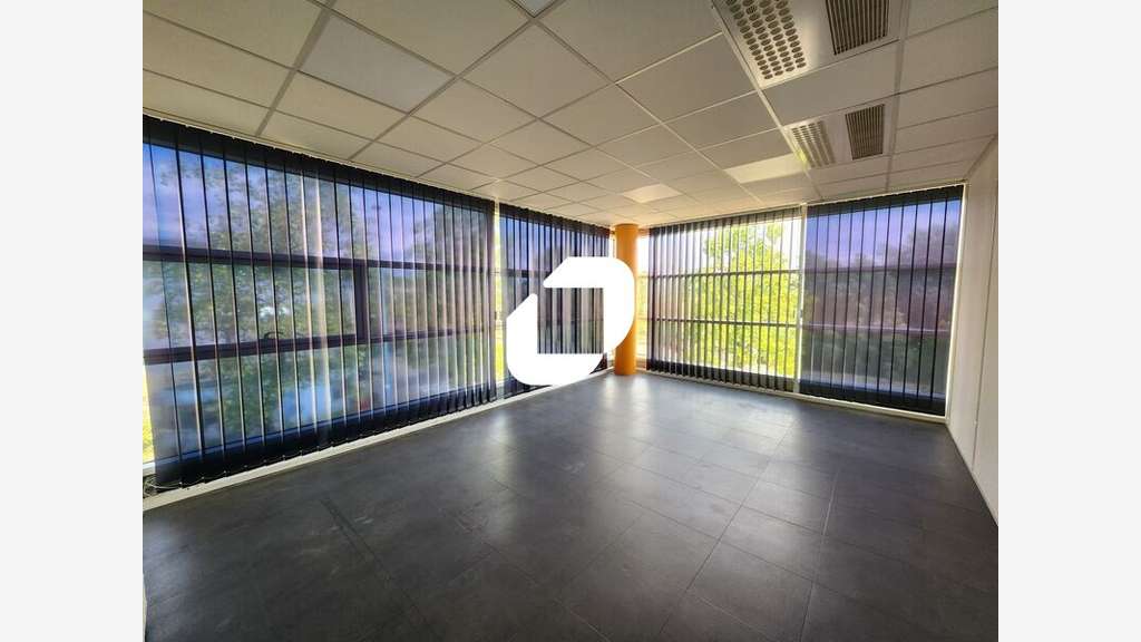 A louer Bureaux 1402m² Poissy