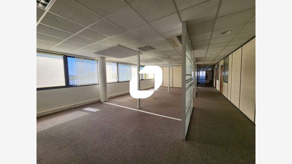 A louer Bureaux 1402m² Poissy