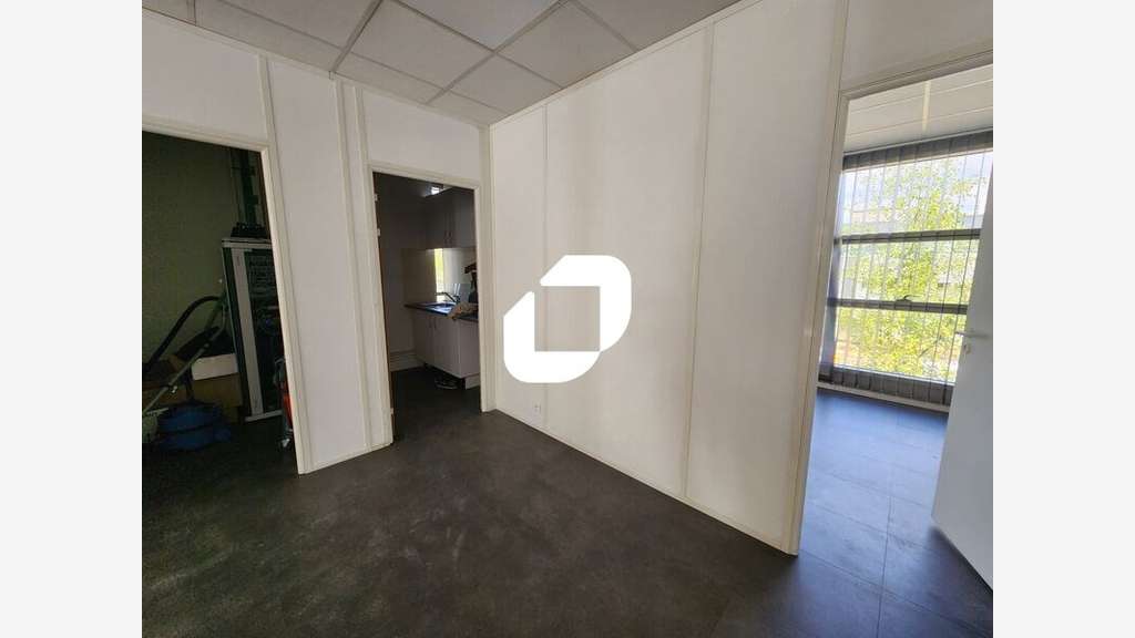 A louer Bureaux 1402m² Poissy