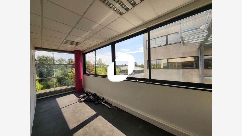 A louer Bureaux 1402m² Poissy