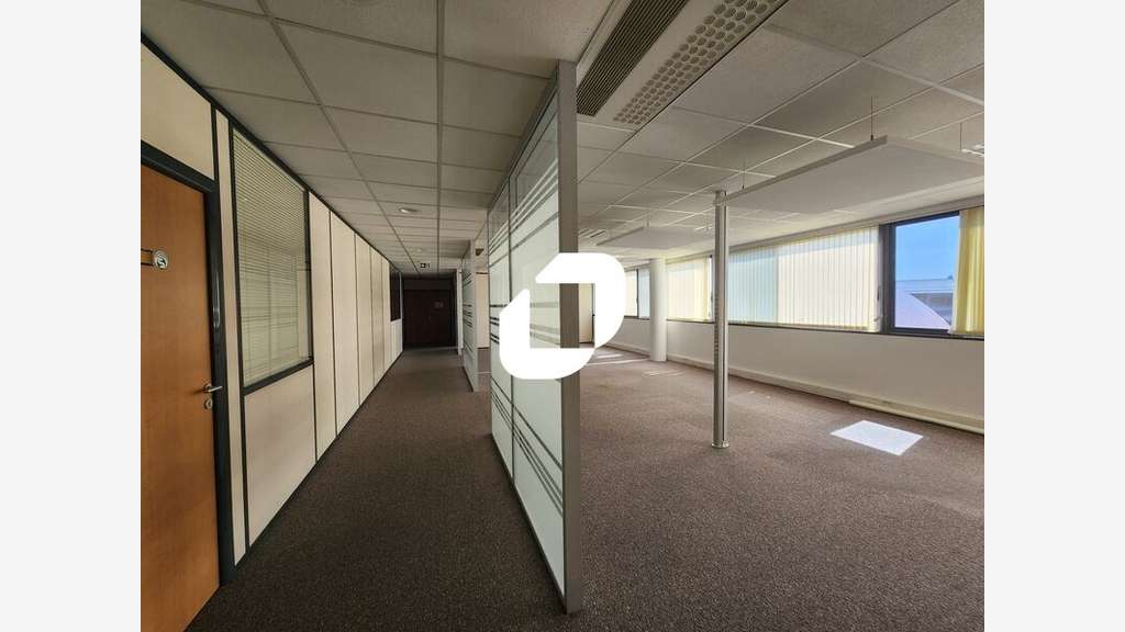 A louer Bureaux 582m² Poissy