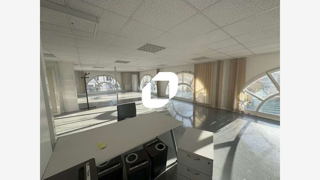 A louer Bureaux 91m² Poissy