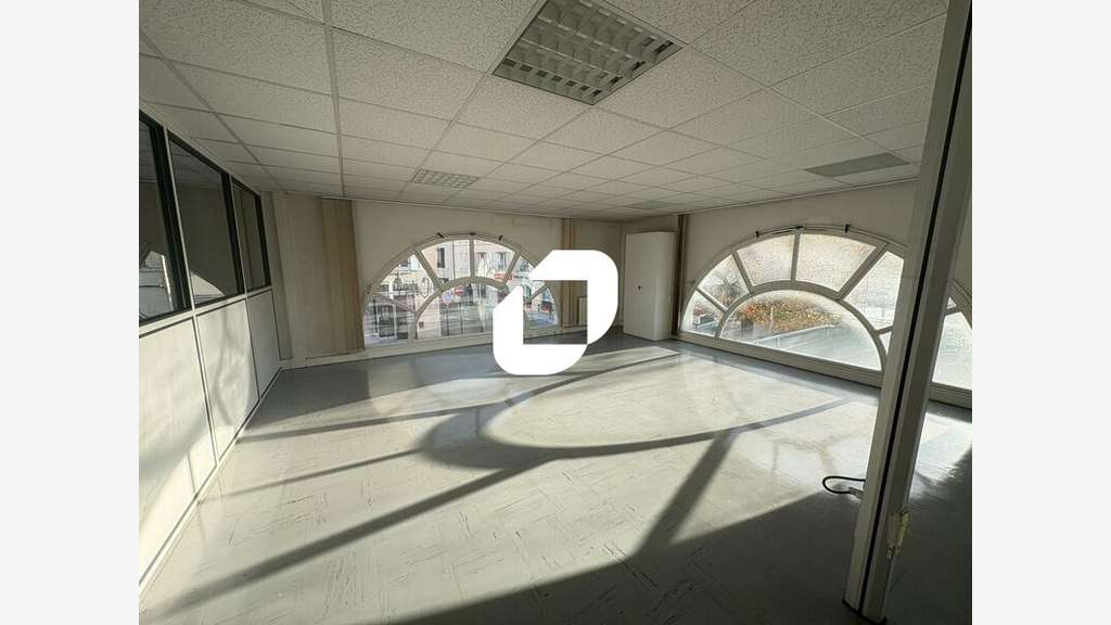 A louer Bureaux 91m² Poissy
