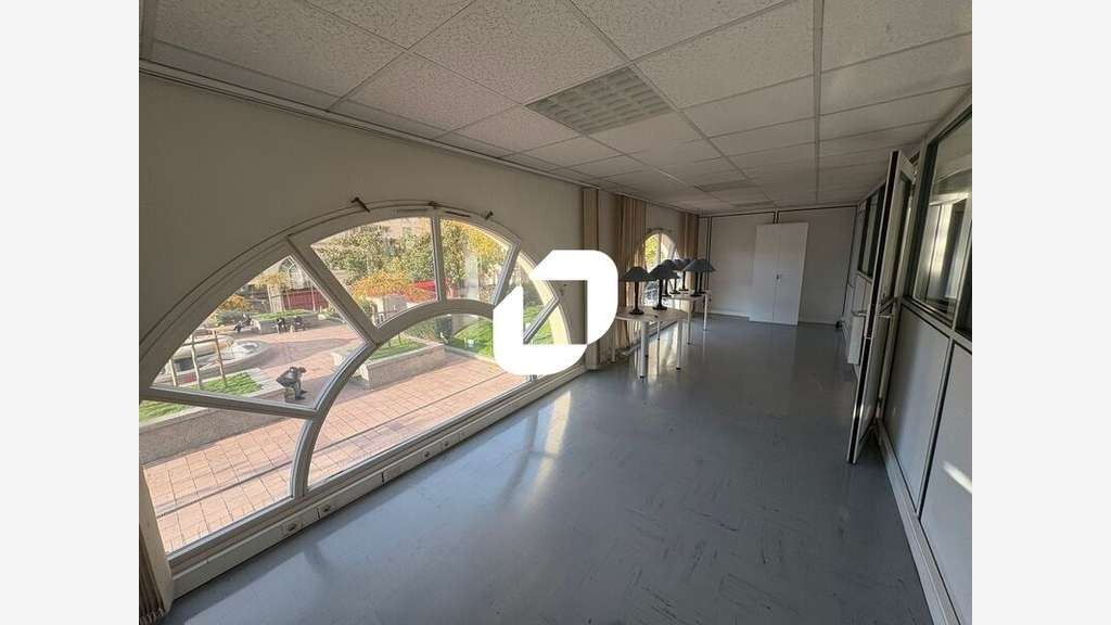A louer Bureaux 118m² Poissy
