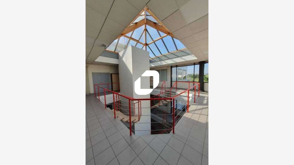 A louer bureaux de 90m² à Poissy Technoparc 