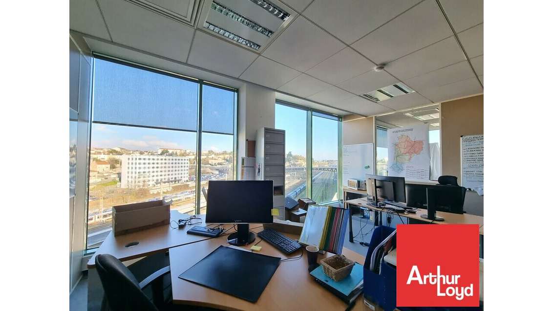 Bureaux récents de 34m² à louer Poitiers face gare