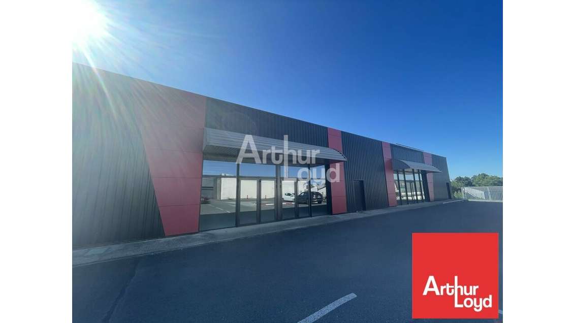 Cellule commerciale 290m² à louer à Poitiers