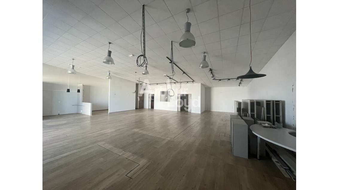 Local commercial 230m² à louer en ZAC à Poitiers