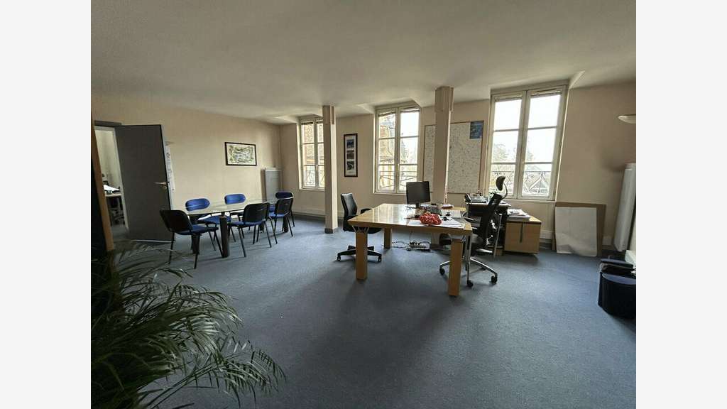 Immeuble 525m² à louer à Poitiers  place du Marché