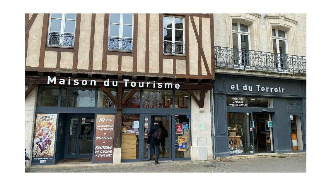 Immeuble 525m² à louer à Poitiers  place du Marché