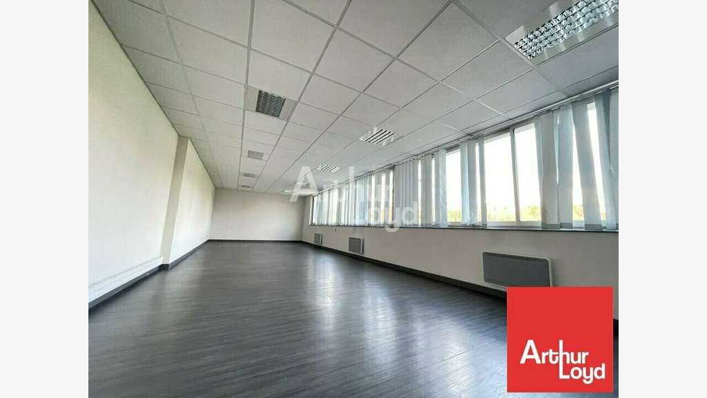 Beaux bureaux lumineux 308m² à louer à Poitiers