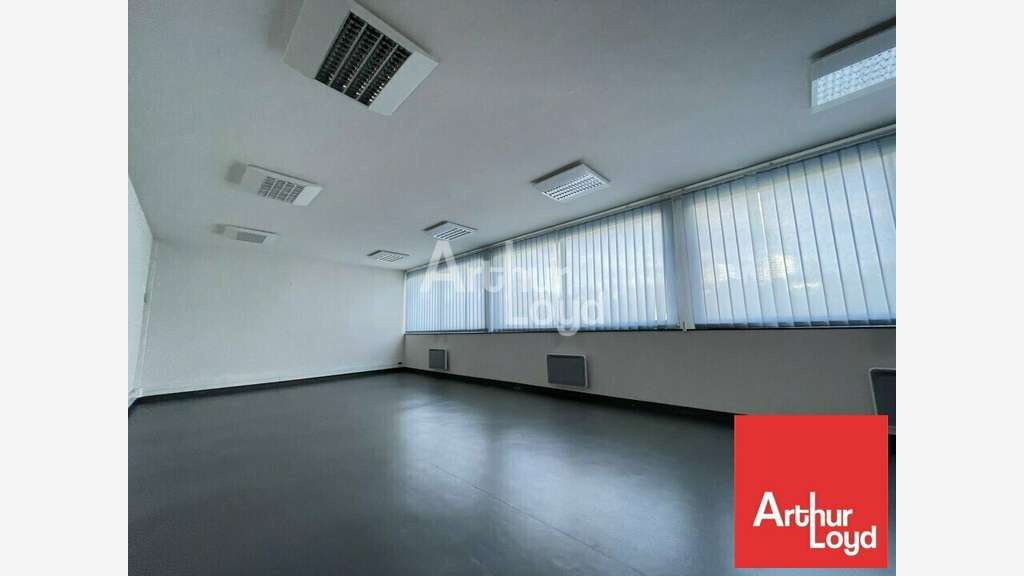 Beaux bureaux lumineux 308m² à louer à Poitiers