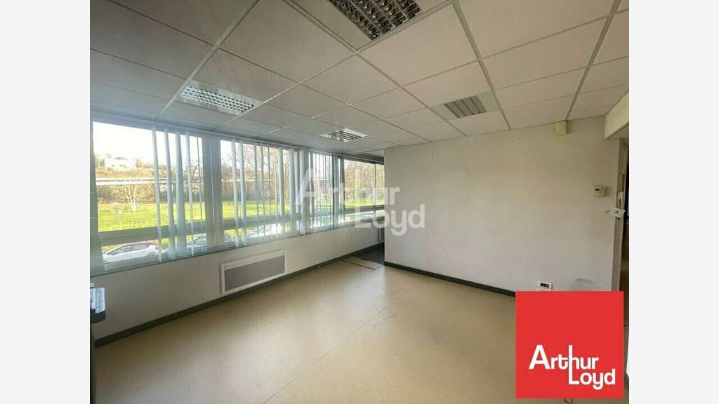Beaux bureaux lumineux 308m² à louer à Poitiers