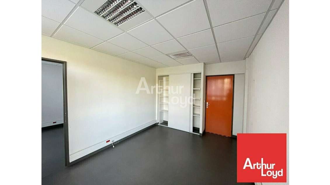 Beaux bureaux lumineux 308m² à louer à Poitiers
