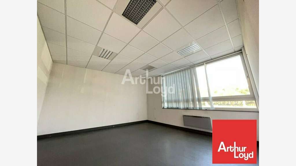 Beaux bureaux lumineux 308m² à louer à Poitiers