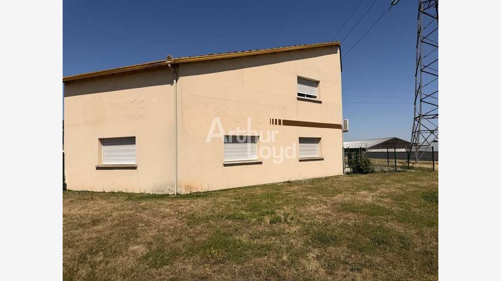 Bureaux 156m² à louer à Poitiers République