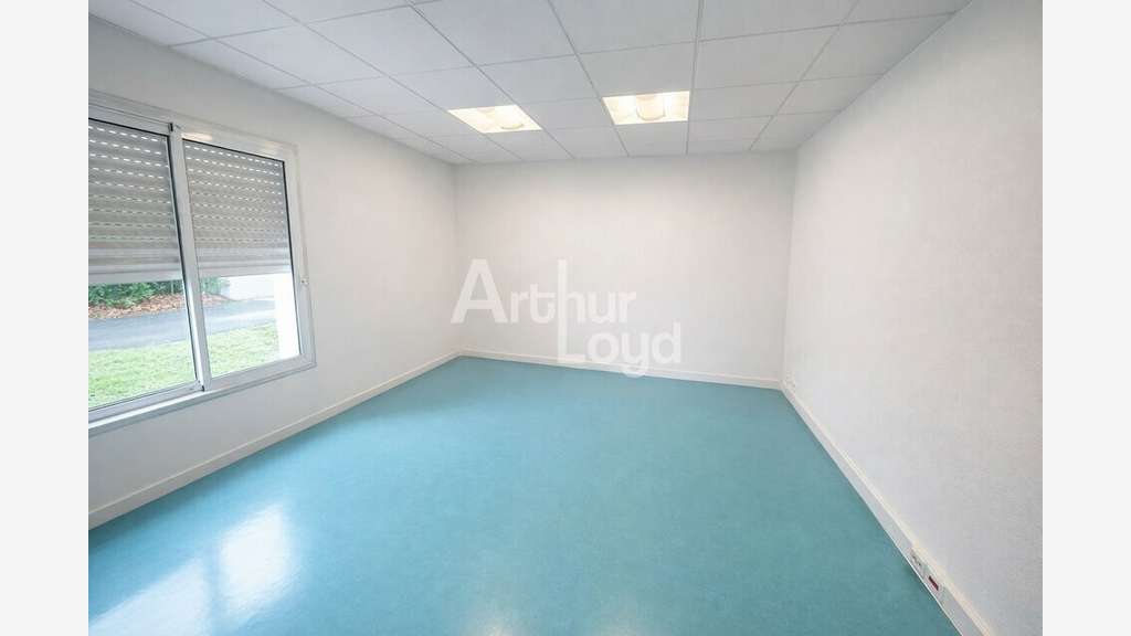 Bureaux 324m² à louer à l'Est de Poitiers