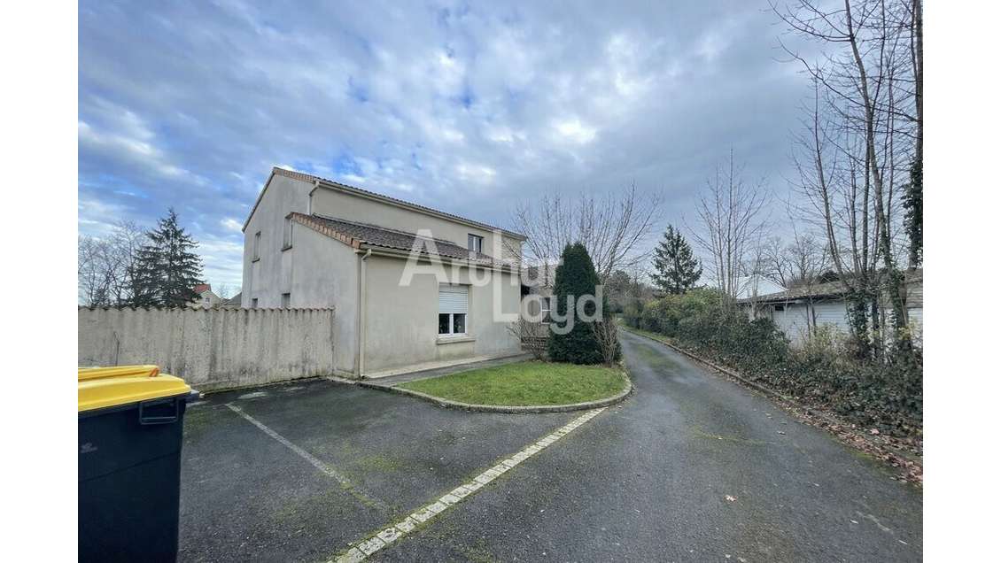 Bureaux 324m² à louer à l'Est de Poitiers
