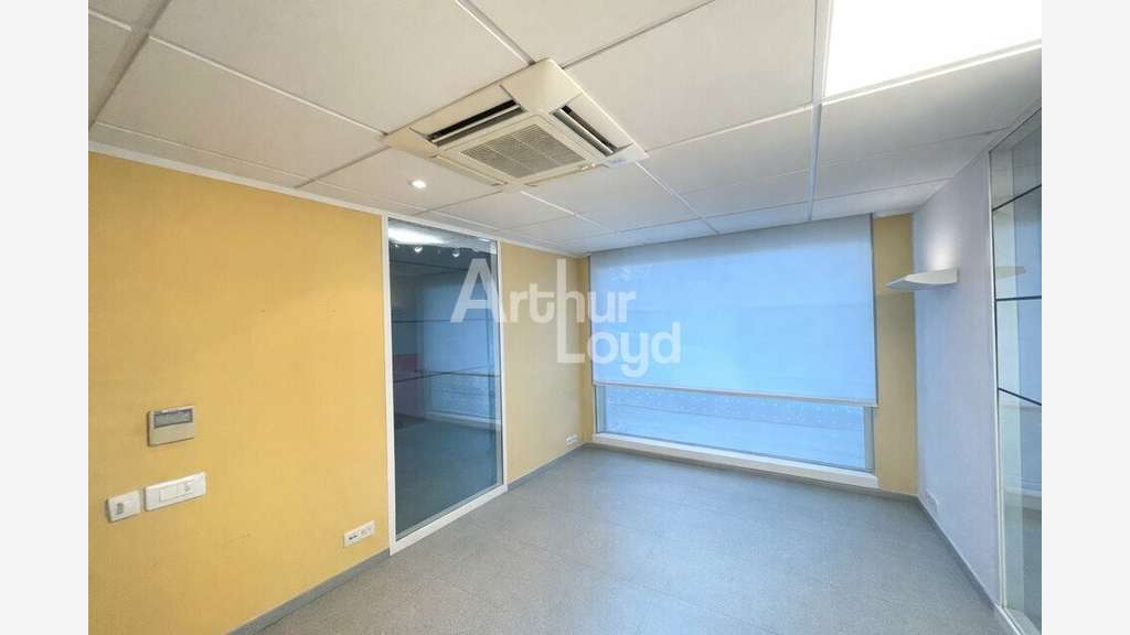 Bureaux commerciaux 1481m² à louer à Poitiers Est
