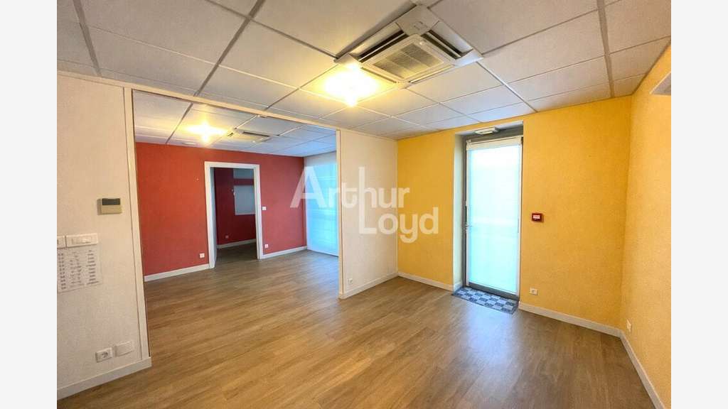 Bureaux commerciaux 1481m² à louer à Poitiers Est