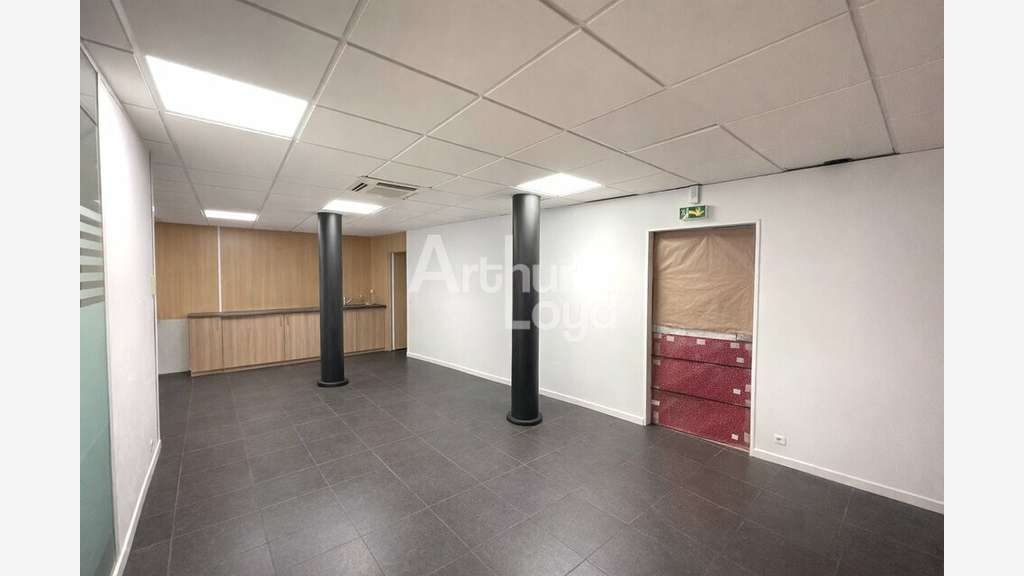 Bureaux commerciaux 1481m² à louer à Poitiers Est