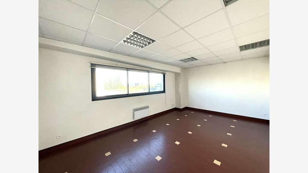 Bureaux 150m² à louer à Poitiers 