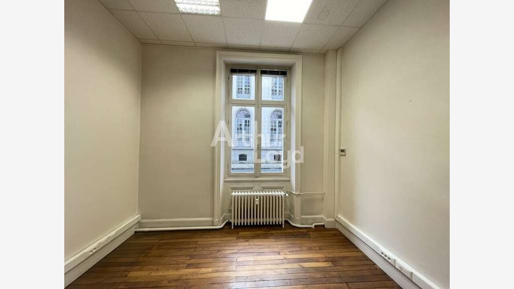 Local professionnel 64m² à louer à Poitiers