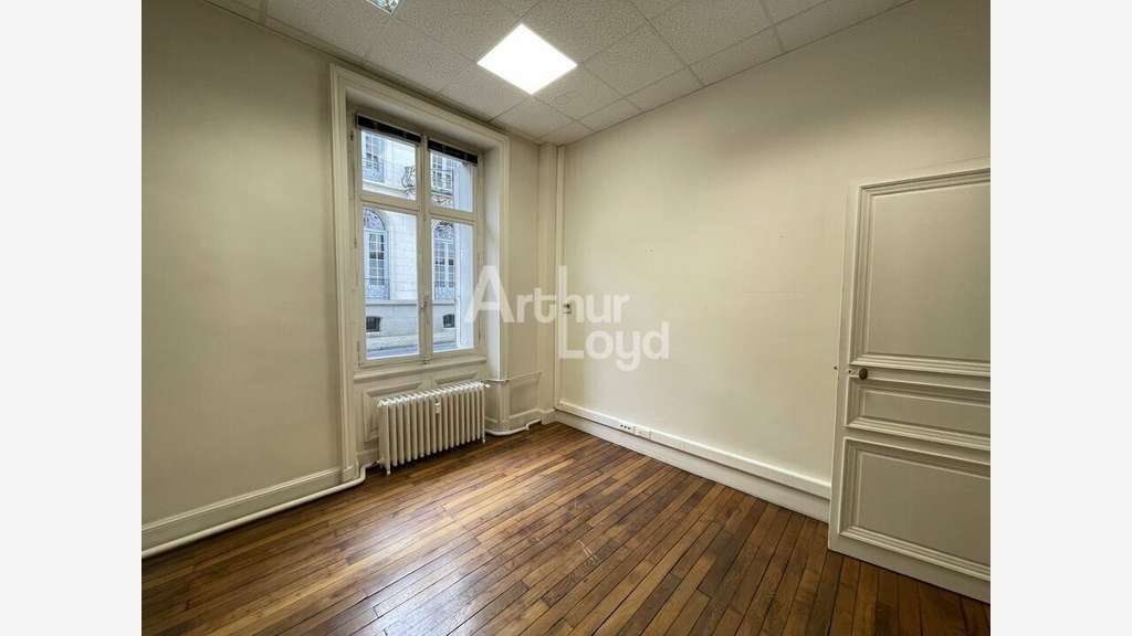 Local professionnel 64m² à louer à Poitiers