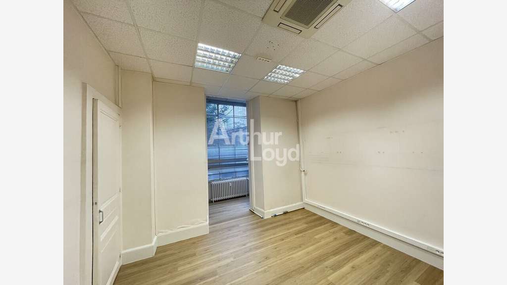 Local professionnel 64m² à louer à Poitiers
