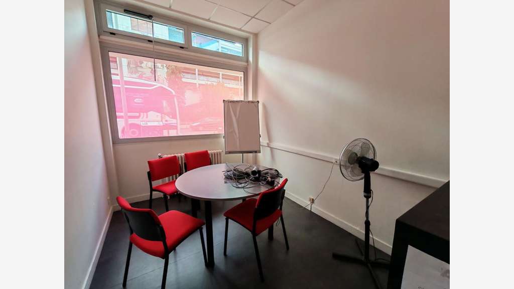 A louer immeuble de bureaux de 302m² à Poitiers