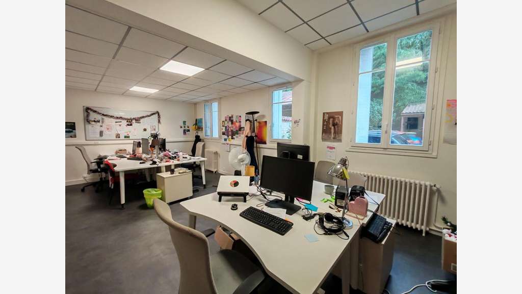 A louer immeuble de bureaux de 302m² à Poitiers