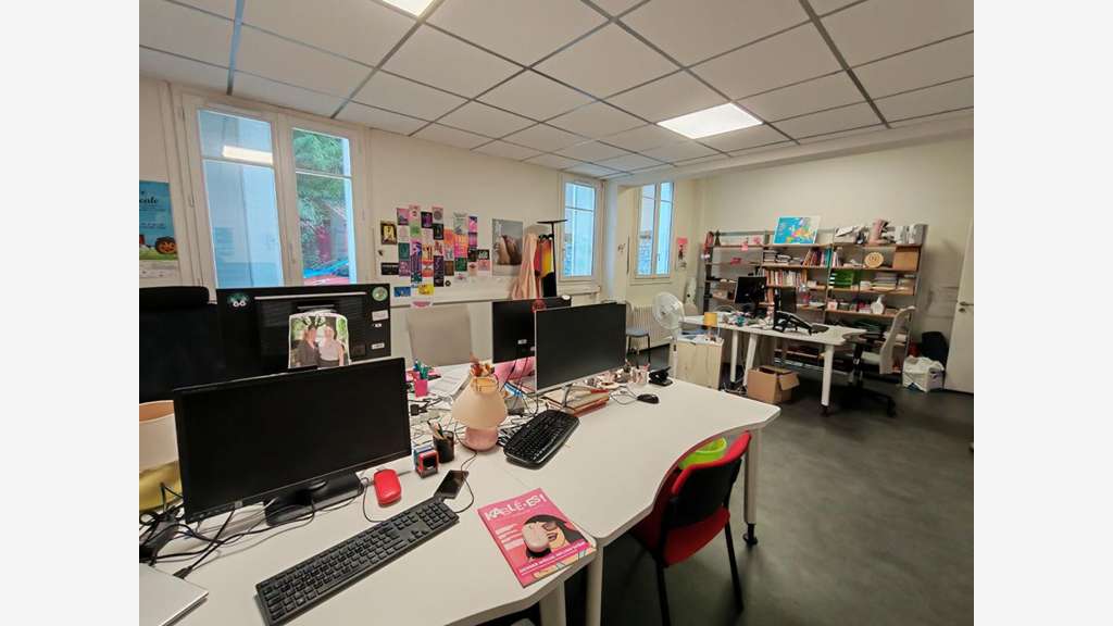 A louer immeuble de bureaux de 302m² à Poitiers