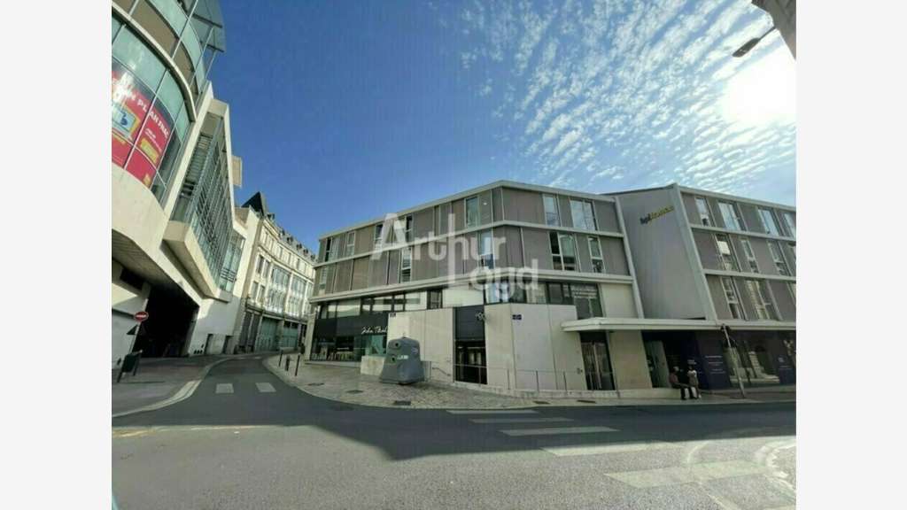 Bureaux divisibles 692m² à louer à Poitiers centre