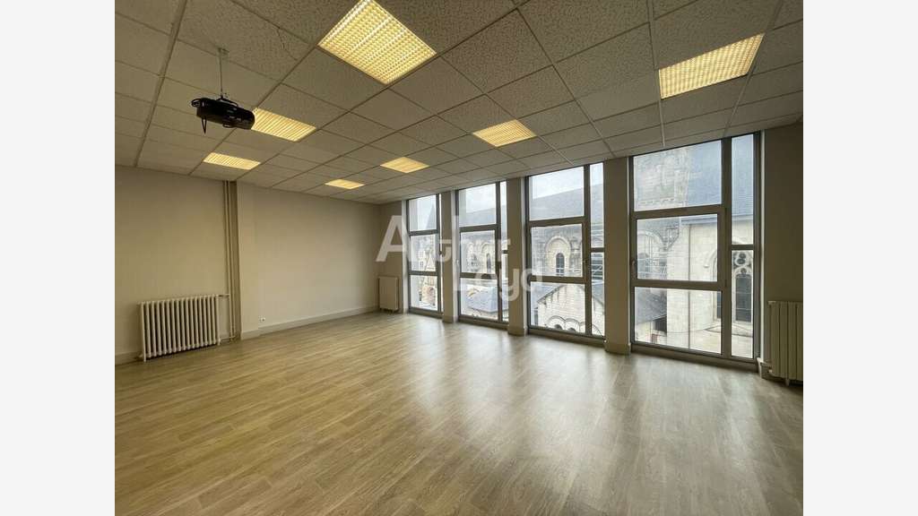 POITIERS - BUREAUX à louer