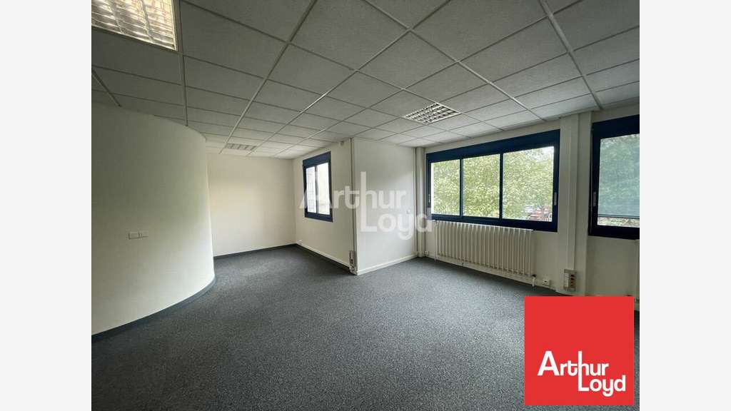 Bureau 83m² à louer Poitiers Rue Salvador Allende