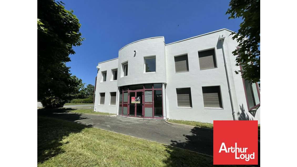 A louer bureaux 152m² RDC à Poitiers ZI République