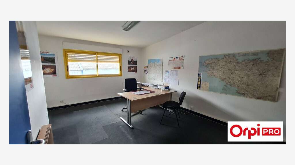 Bureau 128m² à louer à Pommeret RN12