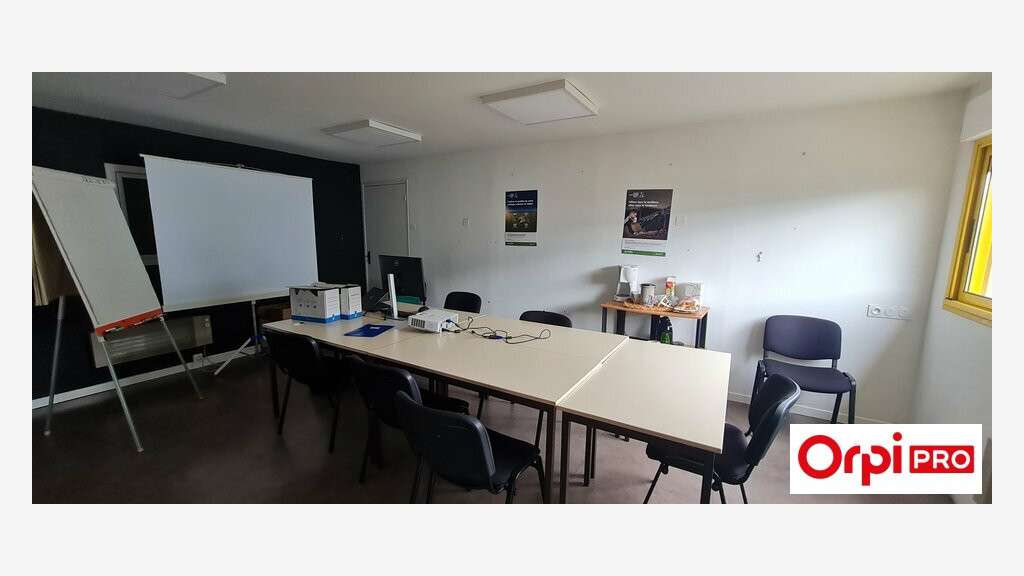 Bureau 128m² à louer à Pommeret RN12