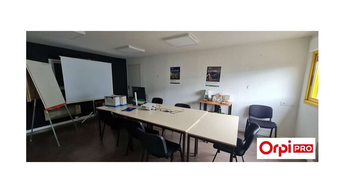 Bureau 128m² à louer à Pommeret RN12