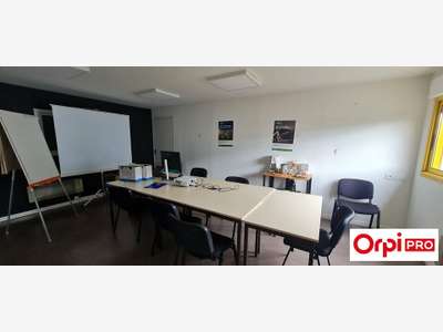 Bureau 128m² à louer à Pommeret RN12