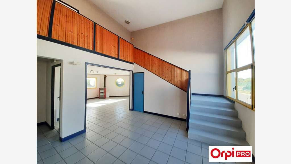 Bureaux 175m²  à louer ZA bordure RN12 à Pommeret
