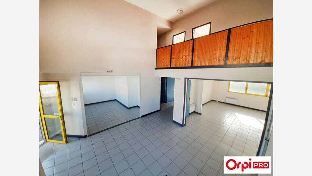 Bureaux 175m²  à louer ZA bordure RN12 à Pommeret