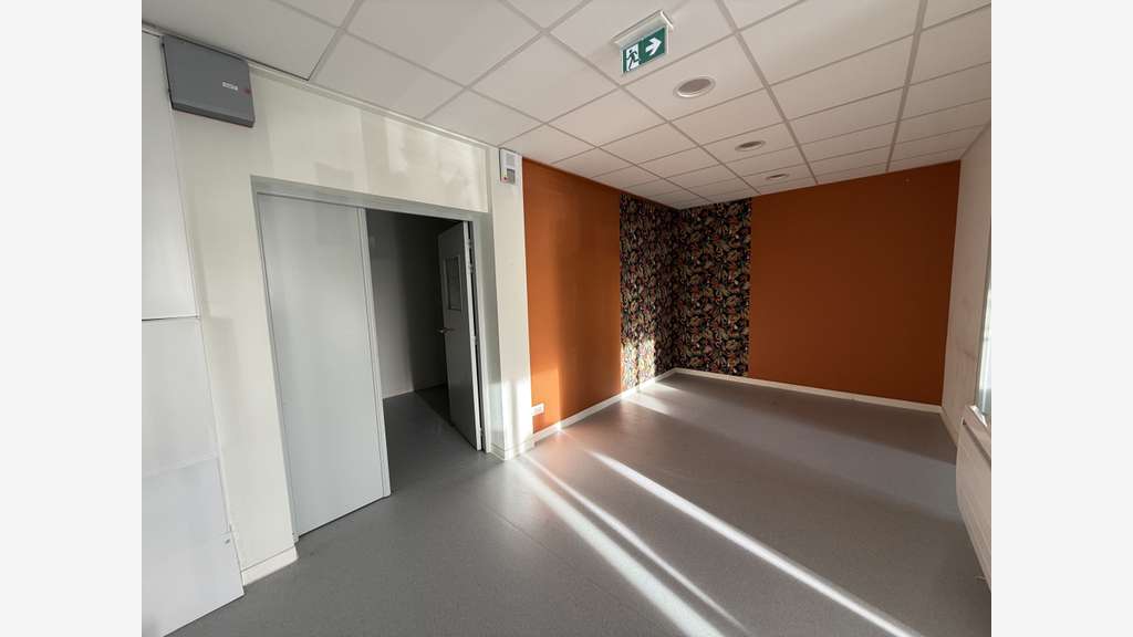 A louer locaux de 138m² en RDC à Pont Sainte Marie