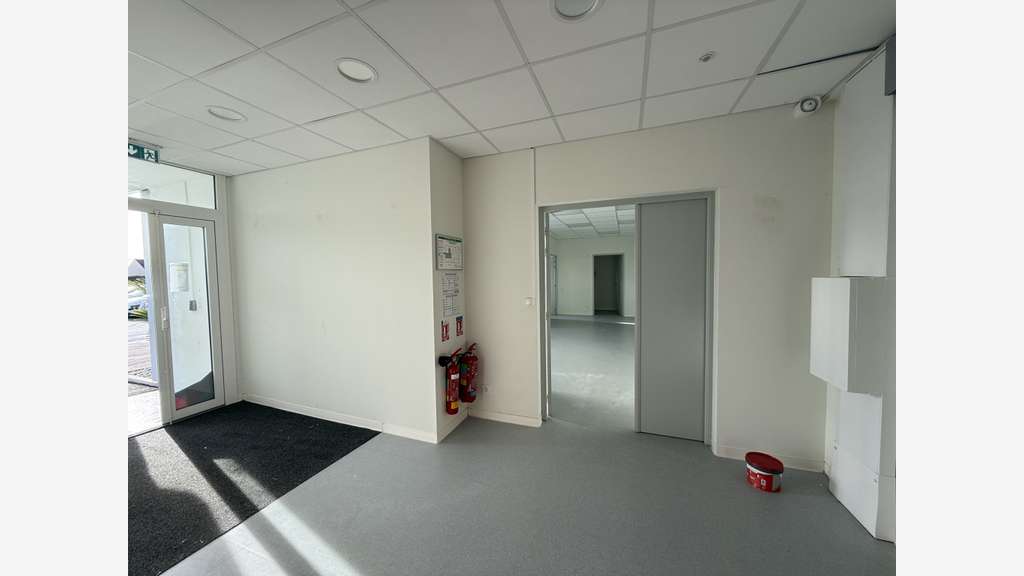 A louer locaux de 138m² en RDC à Pont Sainte Marie
